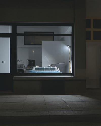 002 Le paquebot dans la vitrine